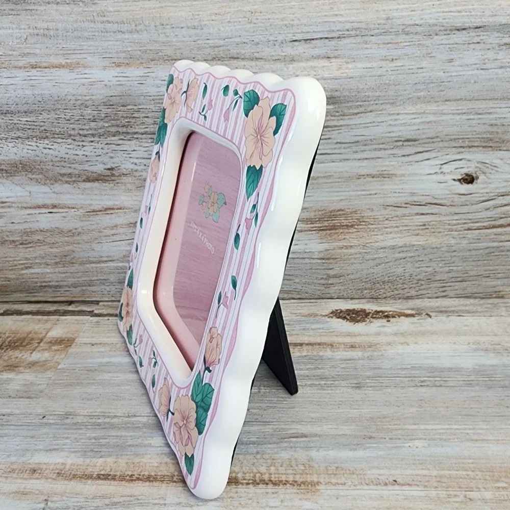 Vintage Papel Freelance Floral Ceramic Picture Frame 4x4 Pink Striped L53368